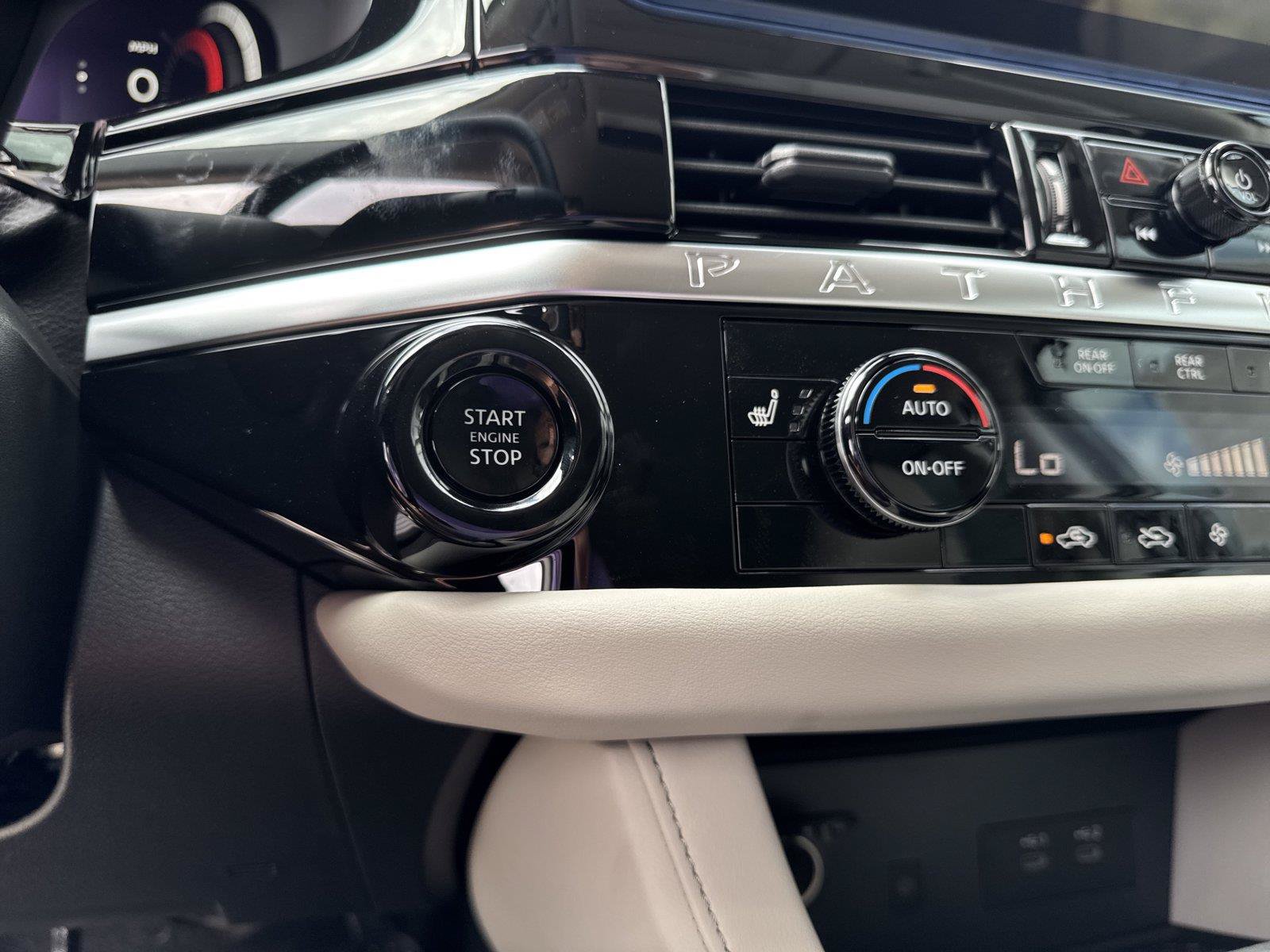 New 2026 Nissan Pathfinder SL FWD image 18