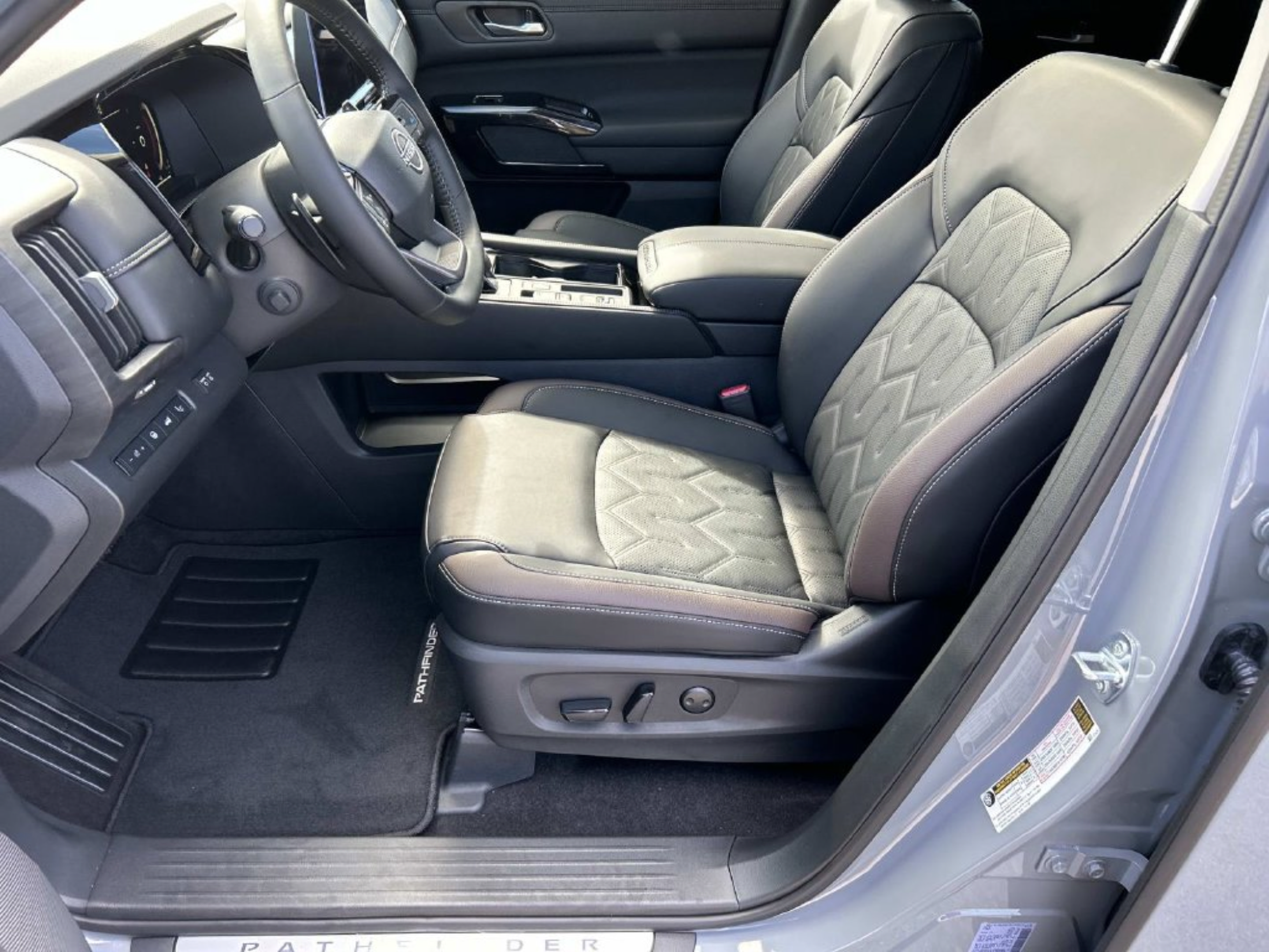New 2026 Nissan Pathfinder Platinum FWD image 23
