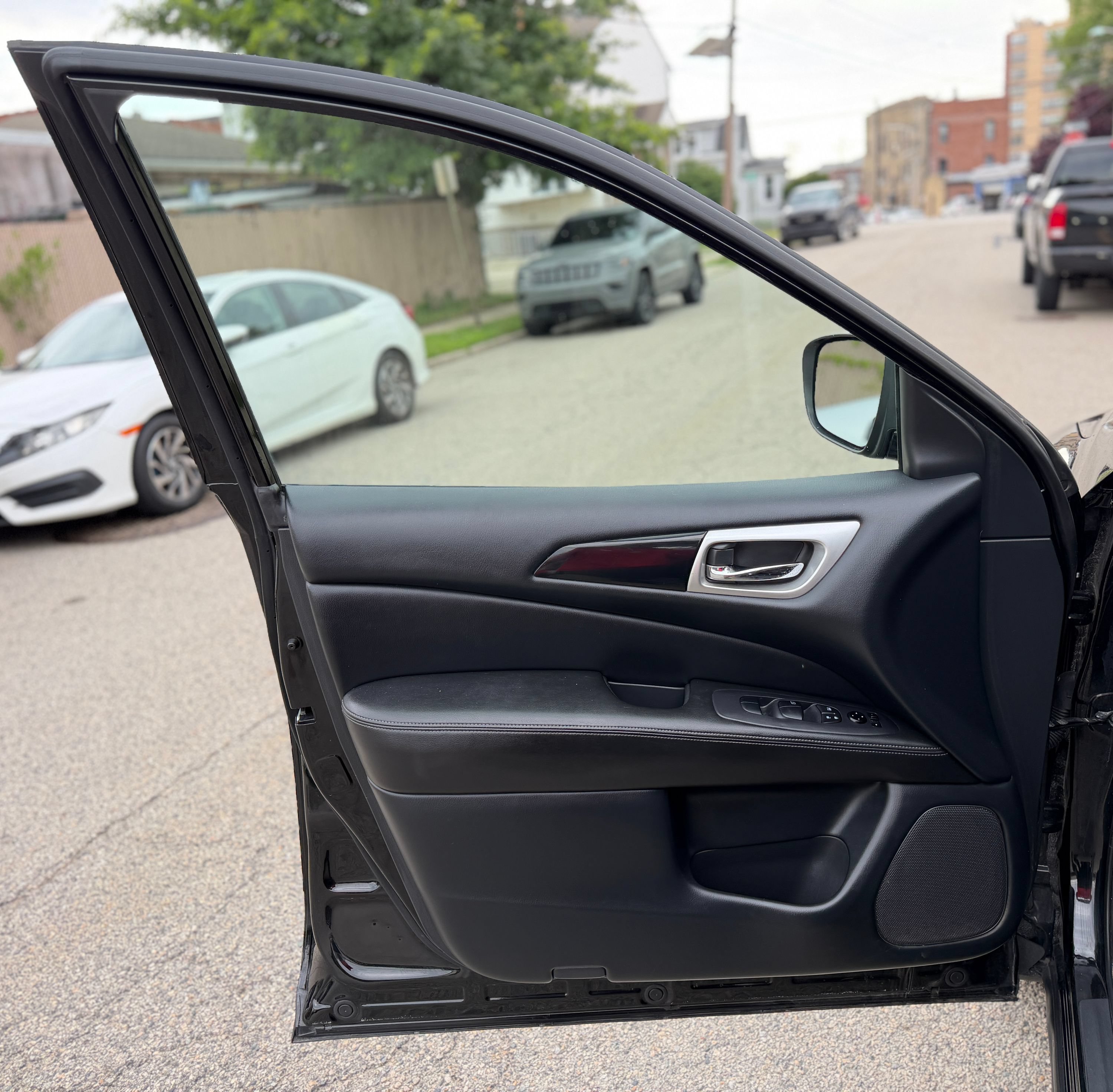 Used 2019 Nissan Pathfinder S AWD/4WD image 11