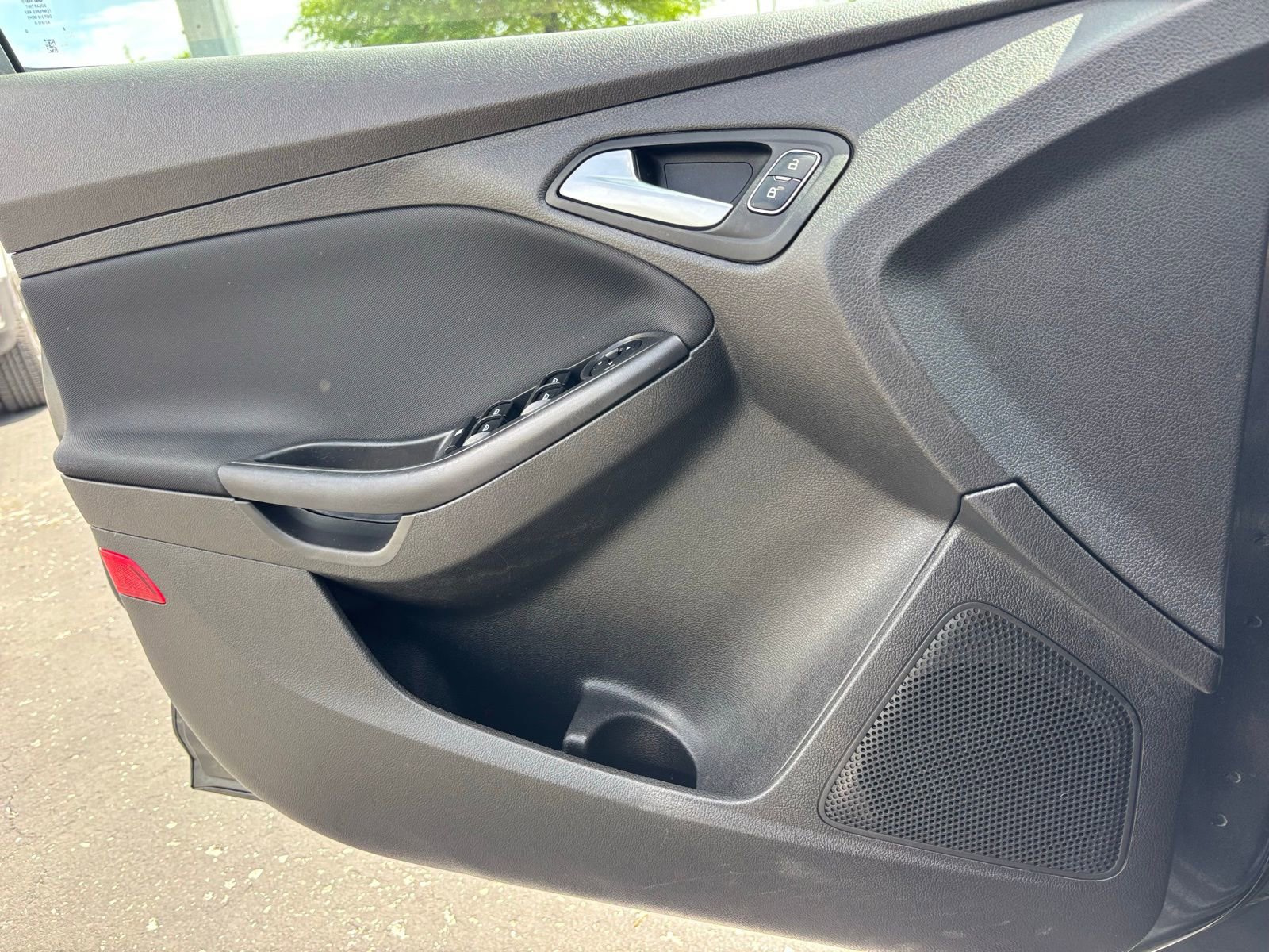 Used 2016 Ford Focus SE w/ SE Sport Package image 15