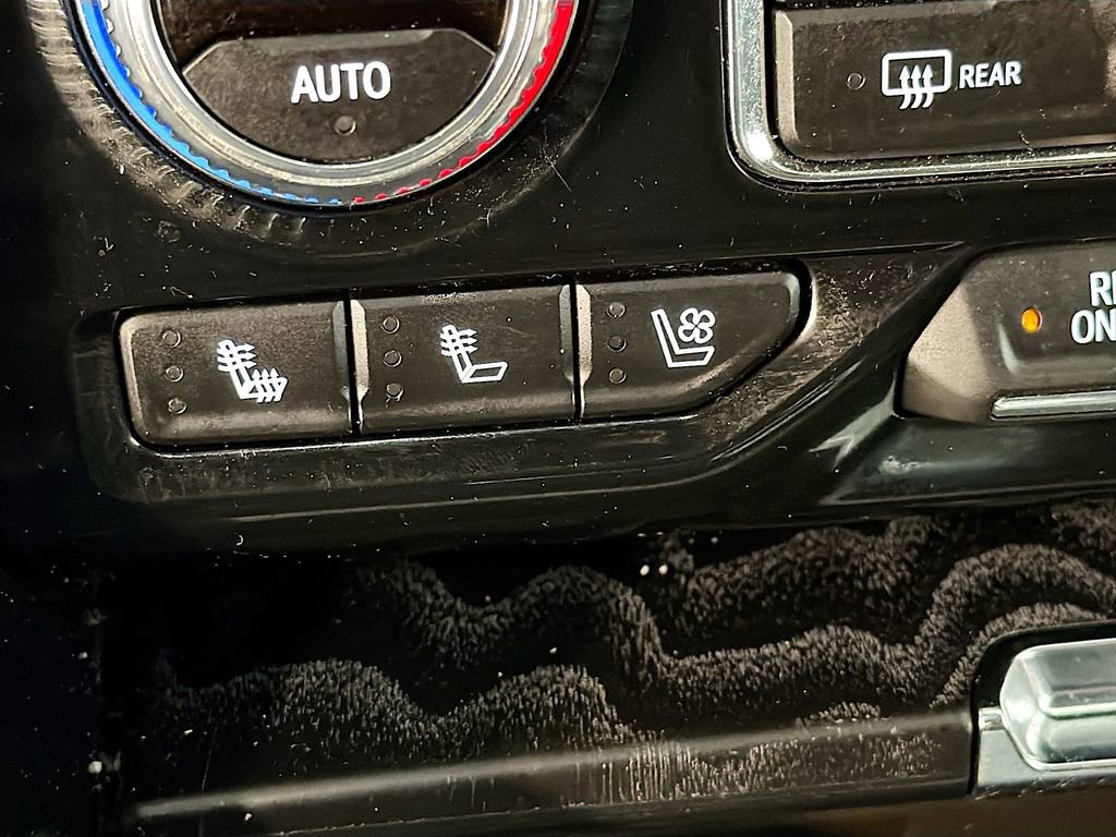 Used 2024 GMC Yukon XL Denali AWD/4WD image 20