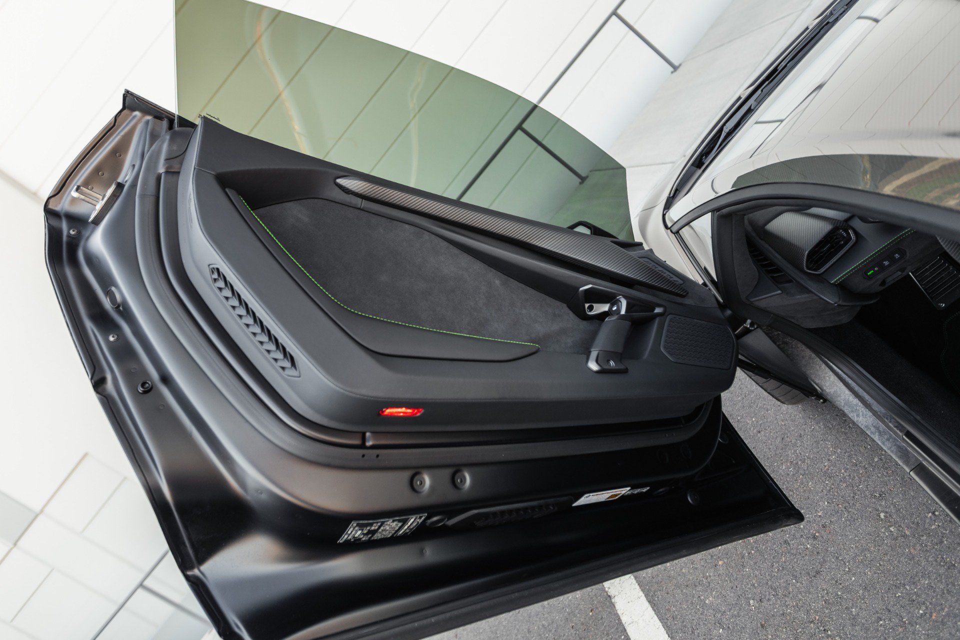 Used 2025 Lamborghini Revuelto AWD/4WD image 45