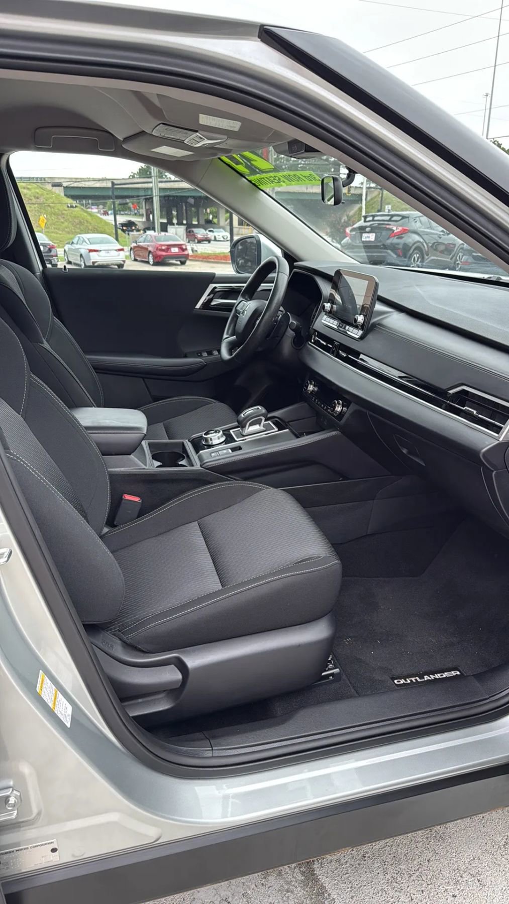 Used 2024 Mitsubishi Outlander ES image 16