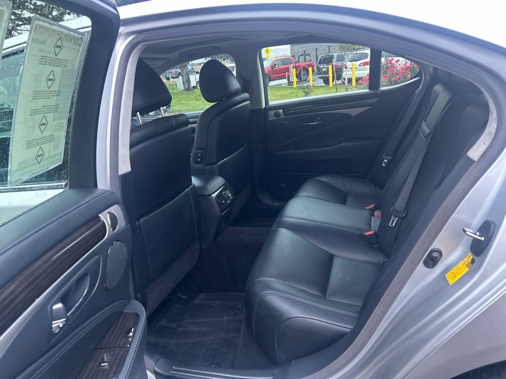 Used 2013 Lexus LS 460 AWD w/ Comfort Pkg image 21