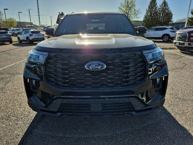 Used 2025 Ford Explorer ST-Line w/ ST-Line Street Pack AWD/4WD image 3