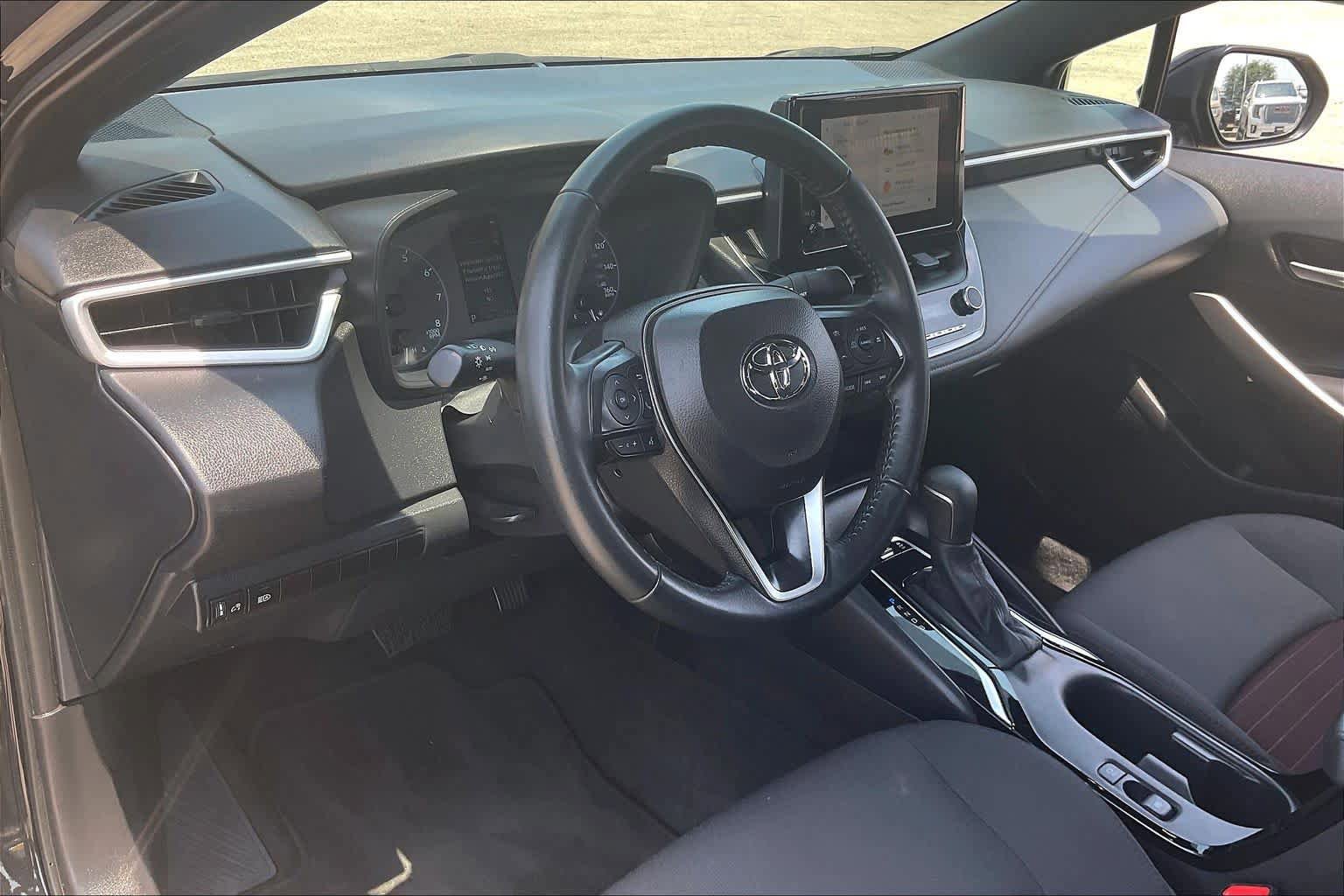 Used 2025 Toyota Corolla SE FWD image 17