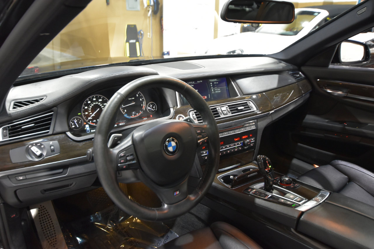 Used 2013 BMW 750i xDrive image 17