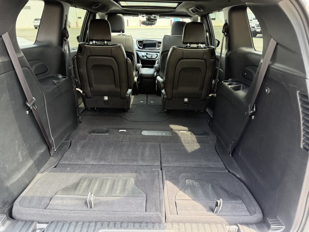Used 2026 Chrysler Pacifica Limited FWD image 15