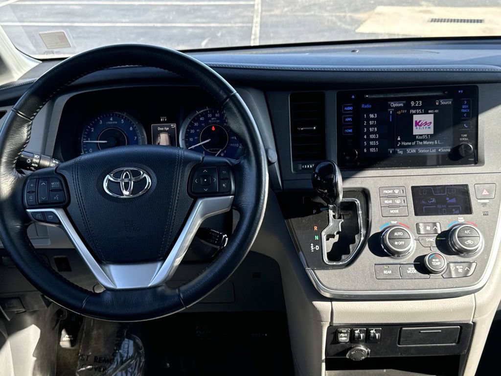 Used 2015 Toyota Sienna XLE AWD/4WD image 18