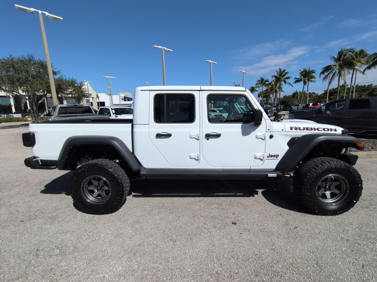 Used 2023 Jeep Gladiator Rubicon w/ Trailer Tow Package AWD/4WD image 4