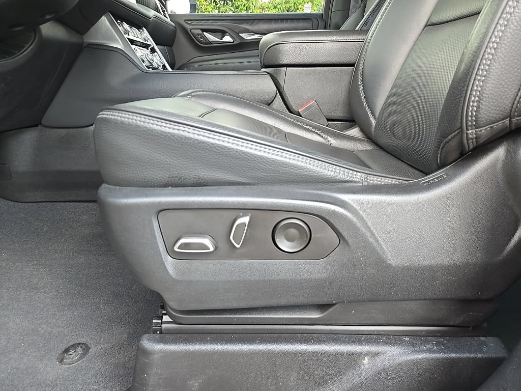 Used 2023 GMC Yukon XL Denali AWD/4WD image 30