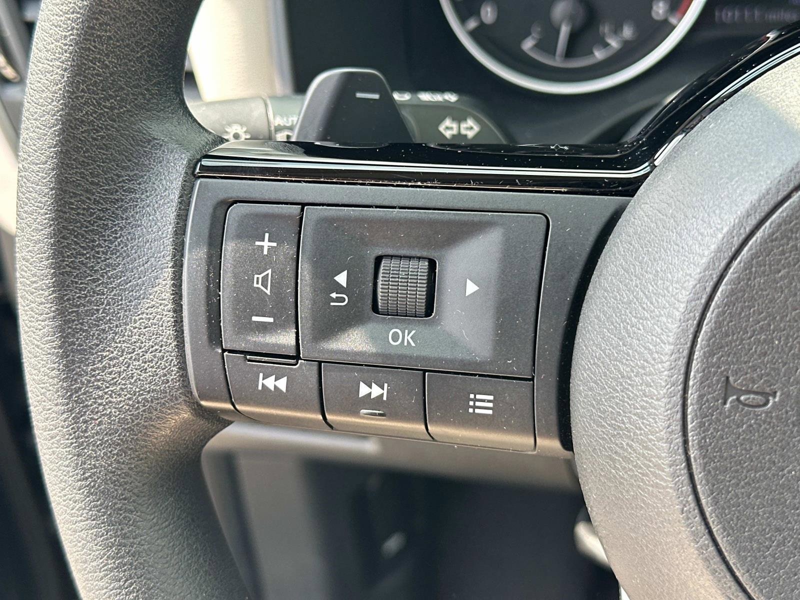 Used 2023 Nissan Rogue SV image 21