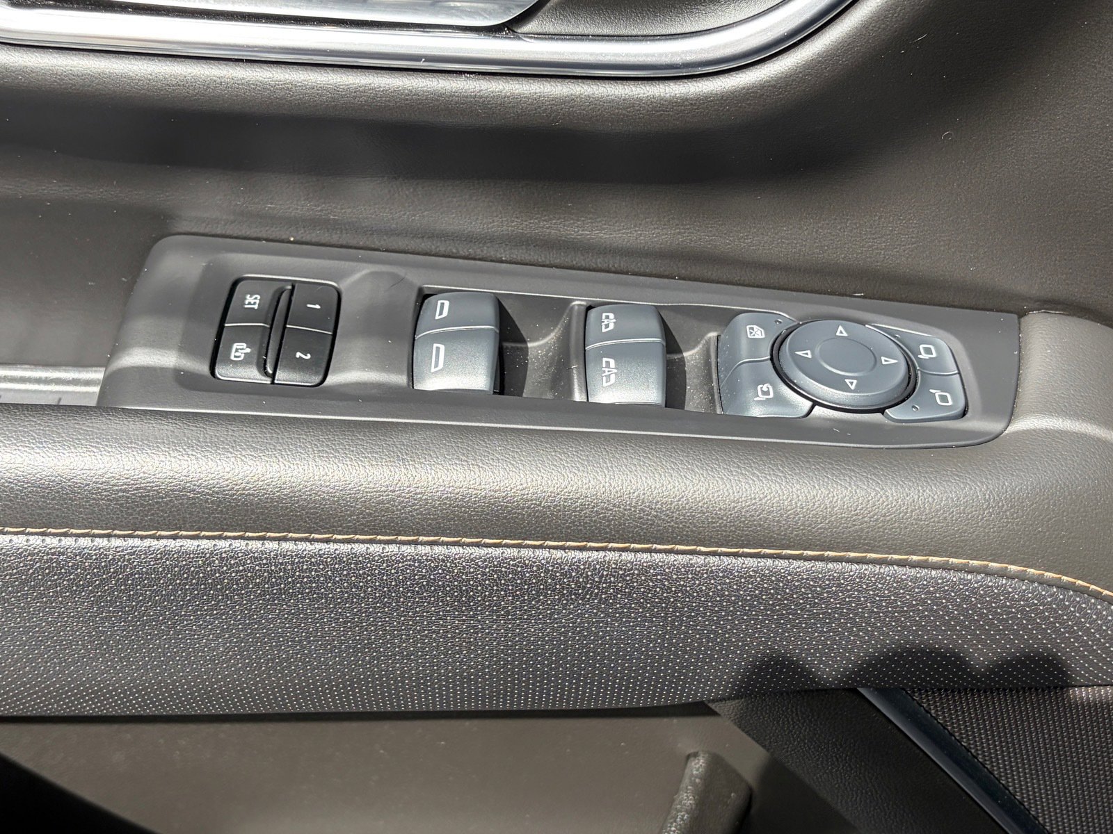 Used 2024 GMC Yukon AT4 w/ AT4 Premium Package image 17