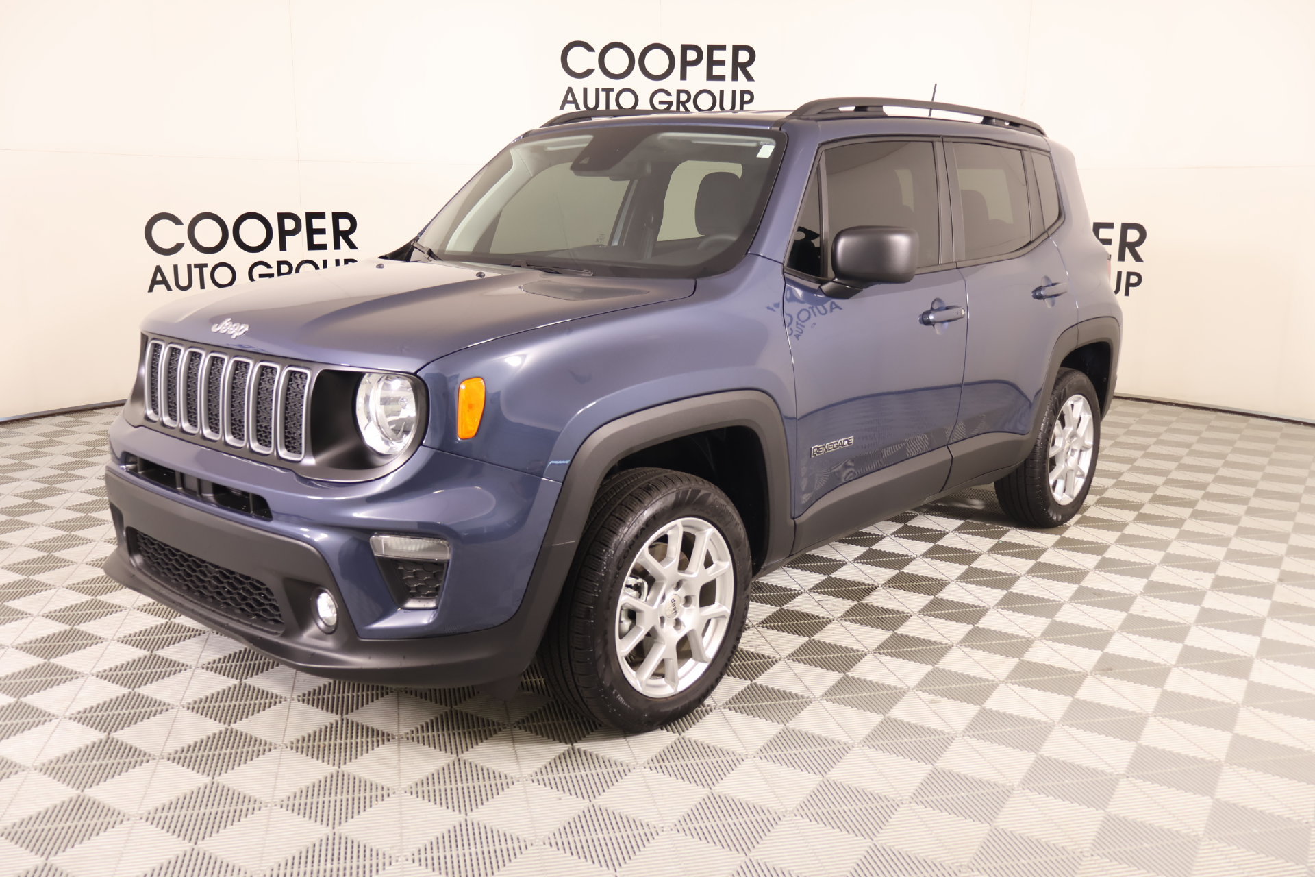 Used 2022 Jeep Renegade Latitude AWD/4WD image 11