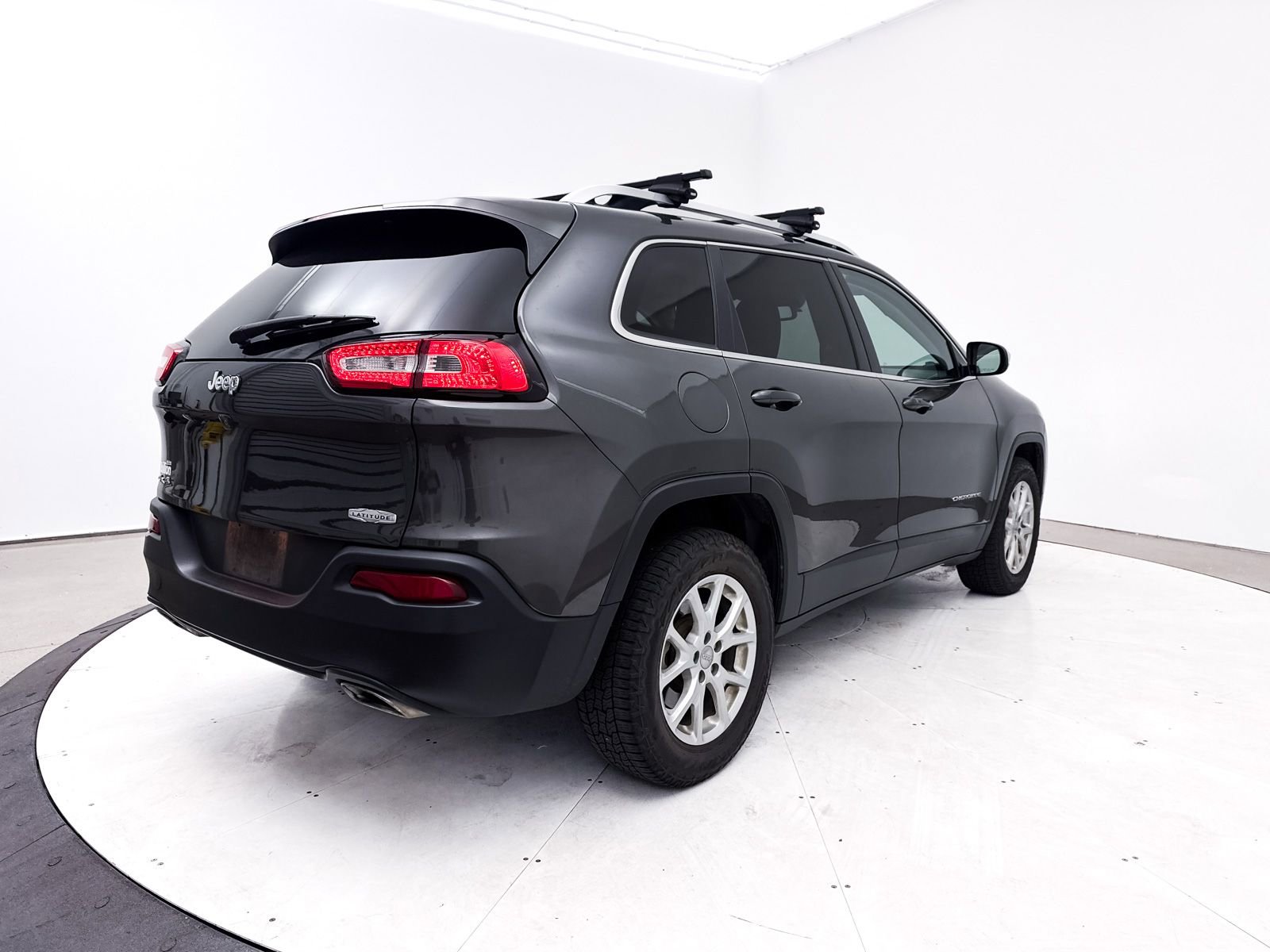 Used 2018 Jeep Cherokee Latitude Plus w/ Cold Weather Group image 14