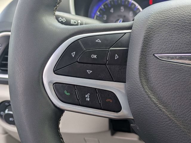 Used 2023 Chrysler Pacifica Touring-L FWD image 25