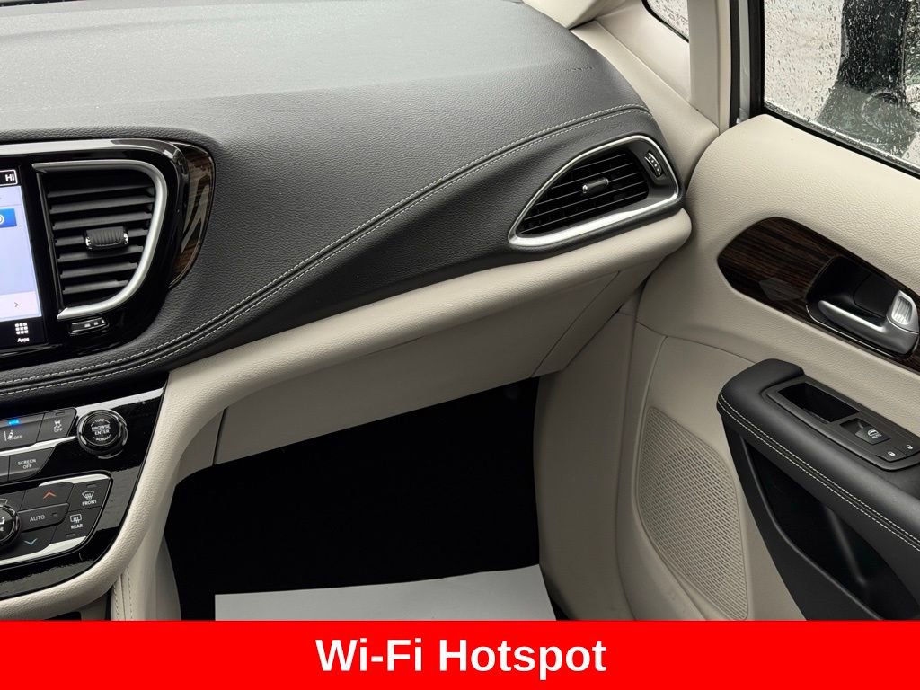Used 2024 Chrysler Pacifica Limited image 25