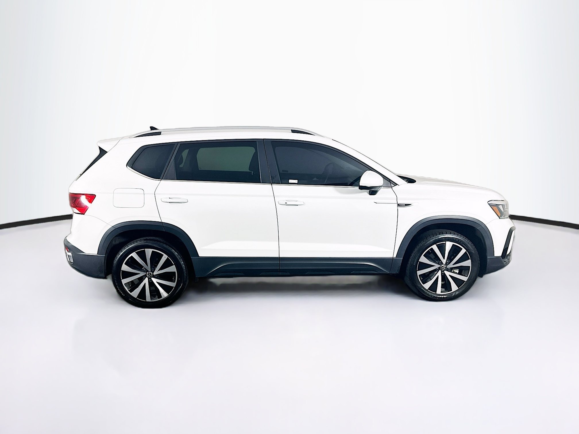 Used 2024 Volkswagen Taos SE FWD image 10