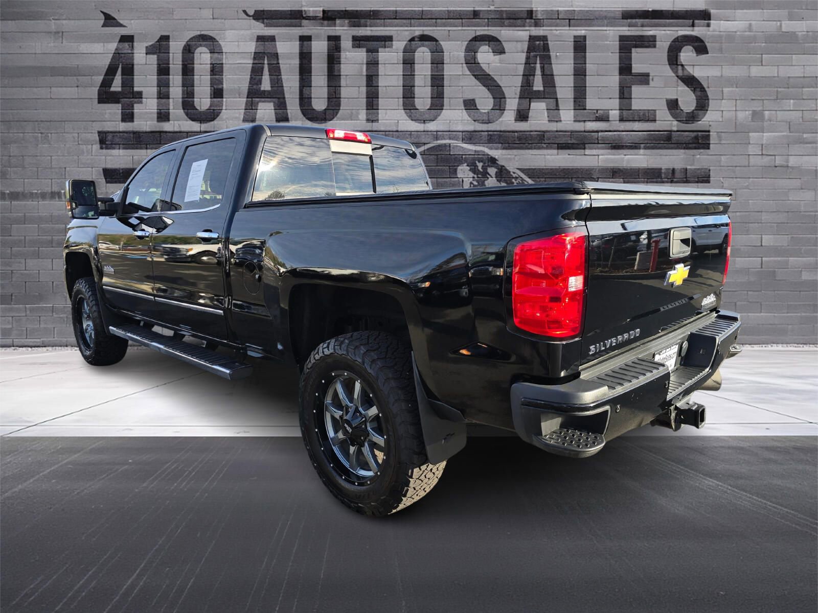 Used 2015 Chevrolet Silverado 3500 High Country image 8