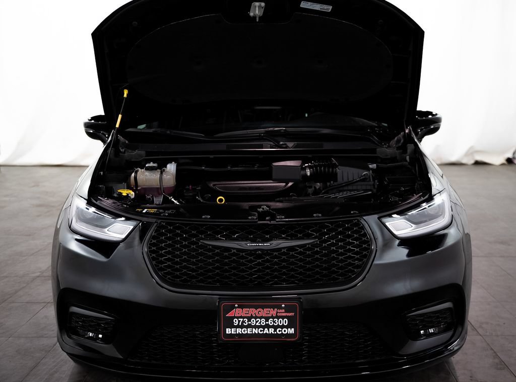 Used 2026 Chrysler Pacifica Limited w/ S Appearance Package FWD image 5
