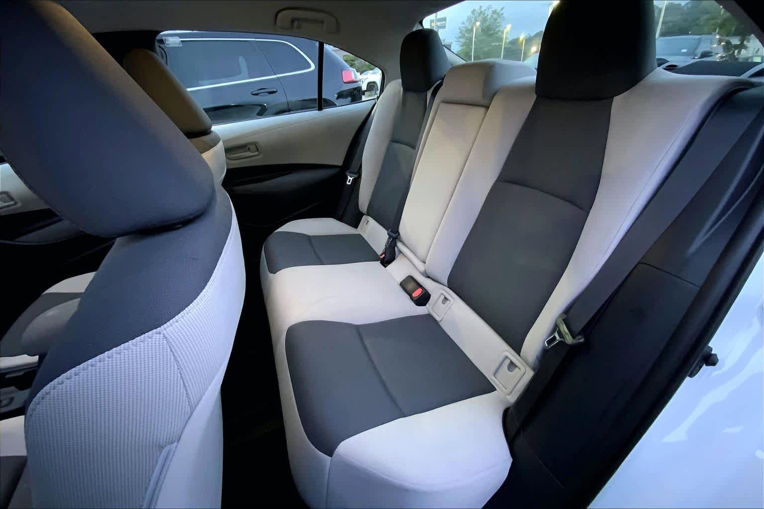 Used 2025 Toyota Corolla LE FWD image 20