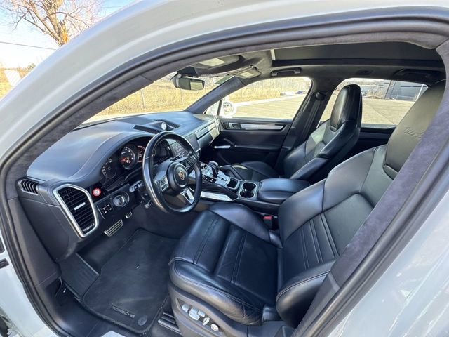 Used 2020 Porsche Cayenne Turbo image 33
