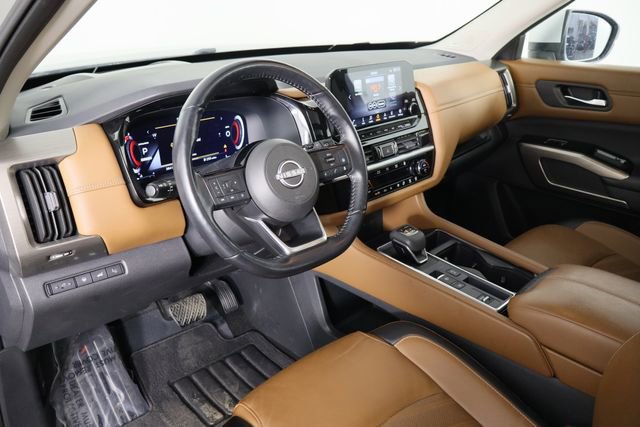 Used 2024 Nissan Pathfinder Platinum w/ Cargo Package image 29