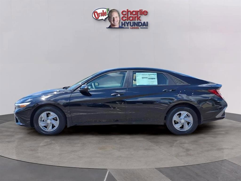 New 2025 Hyundai Elantra SE image 2