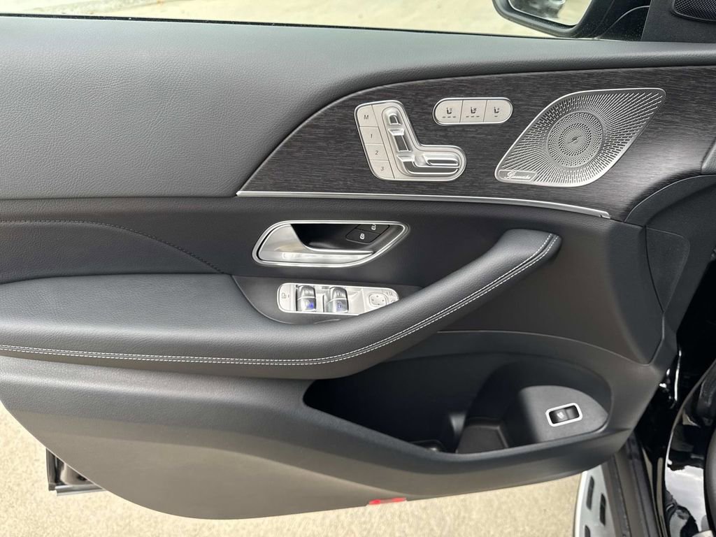 New 2026 Mercedes-Benz GLS 580 4MATIC image 17