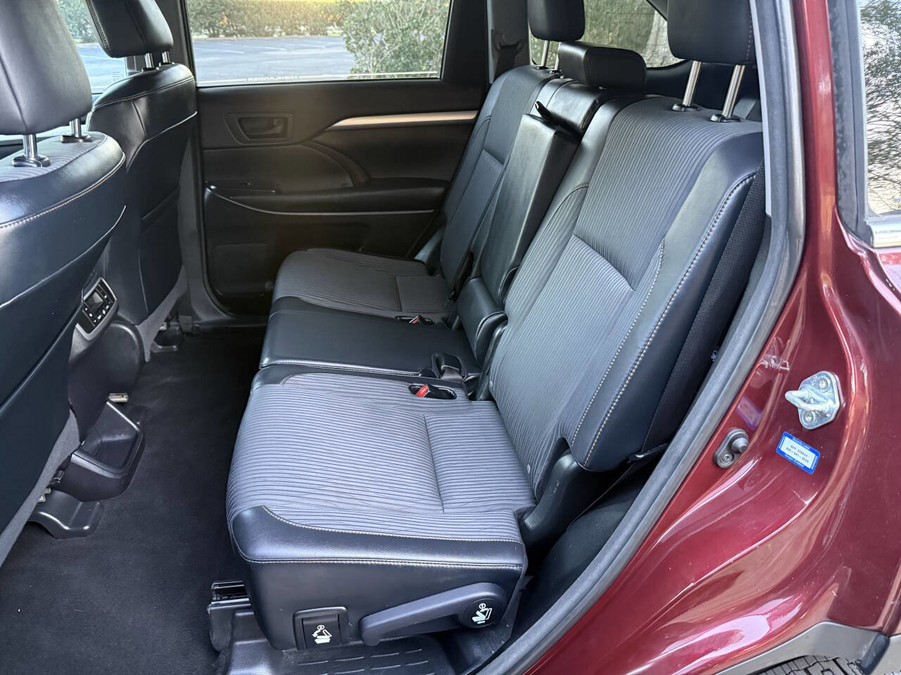 Used 2015 Toyota Highlander Plus FWD image 34