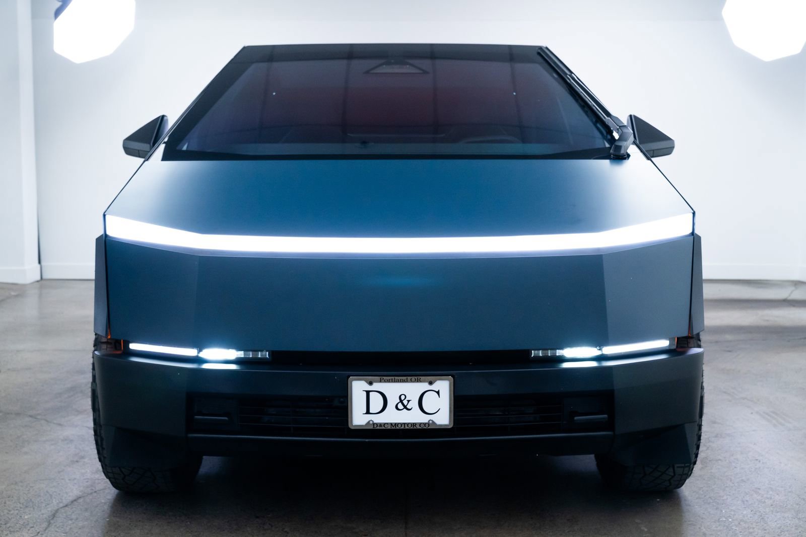 Used 2024 Tesla Cybertruck AWD Crew Cab image 2