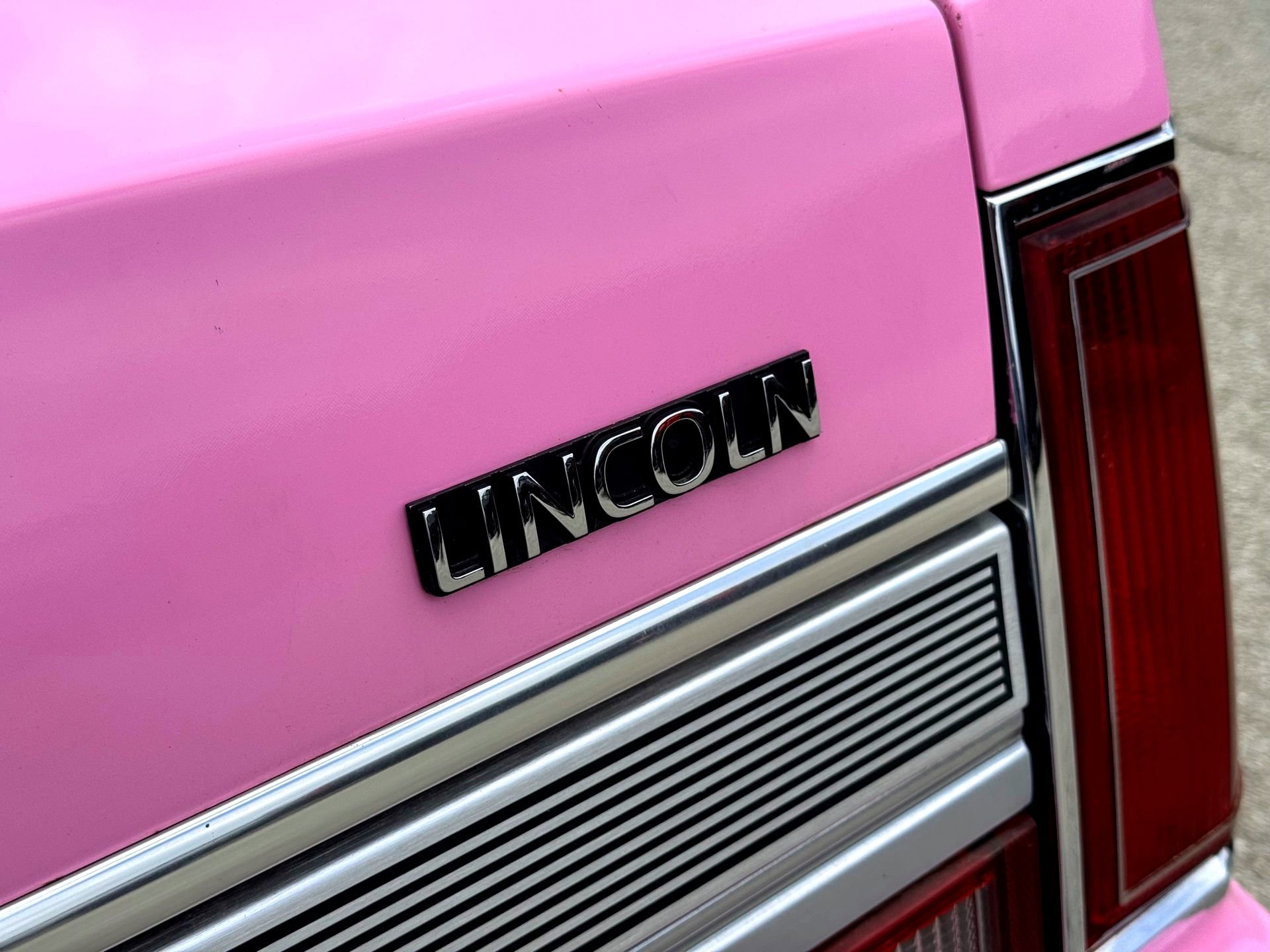 Used 1989 Lincoln Town Car Signature RWD image 10