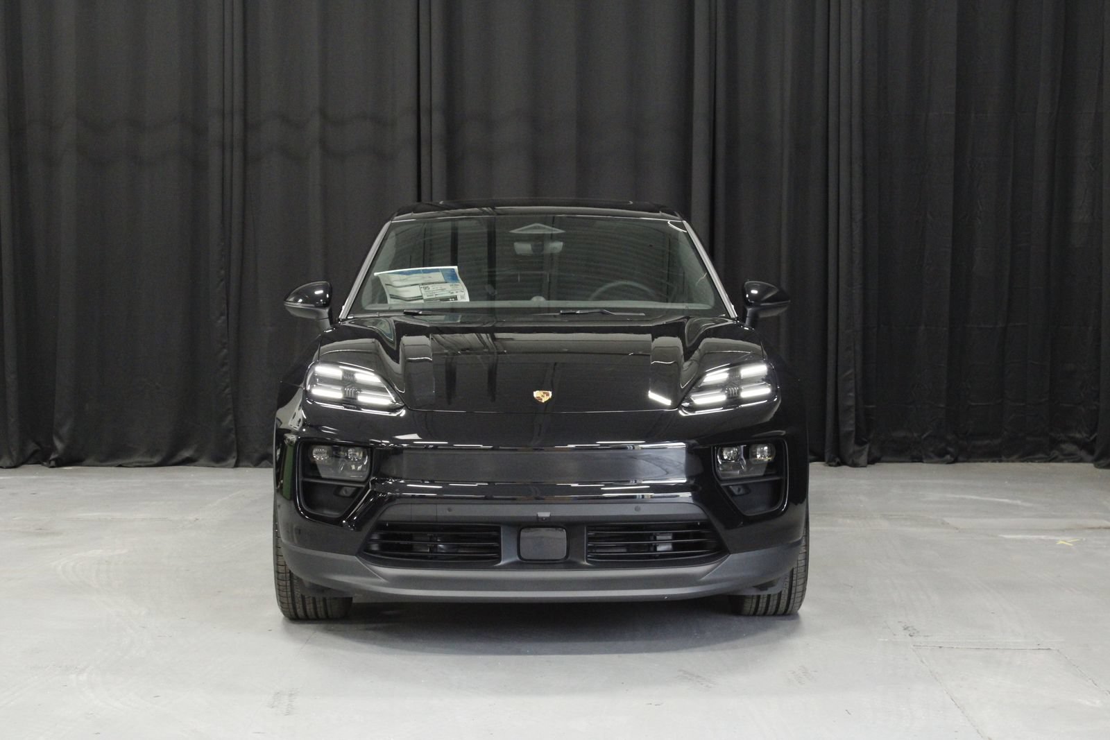 New 2026 Porsche Macan 4 Electric AWD/4WD image 8