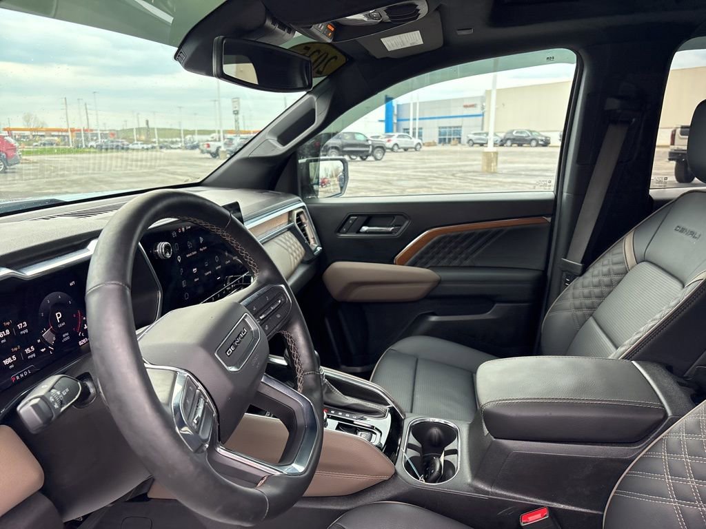 Used 2025 GMC Canyon Denali image 21
