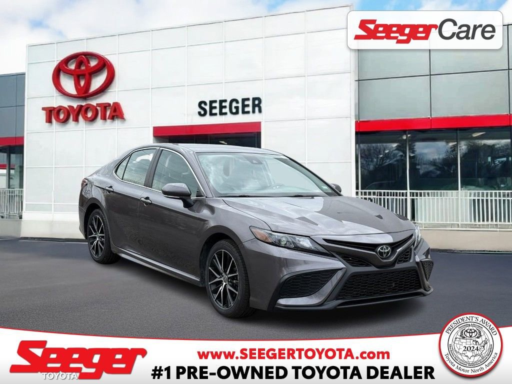 Used 2023 Toyota Camry SE image 1
