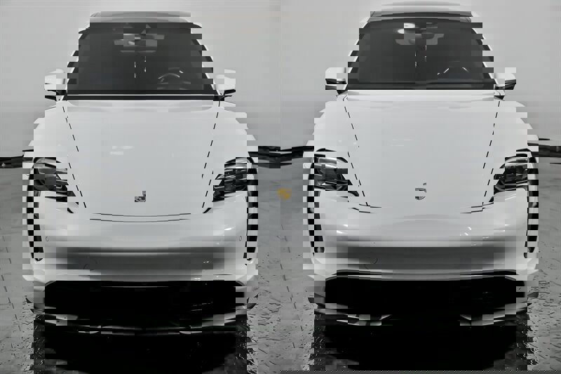 Used 2021 Porsche Taycan image 4
