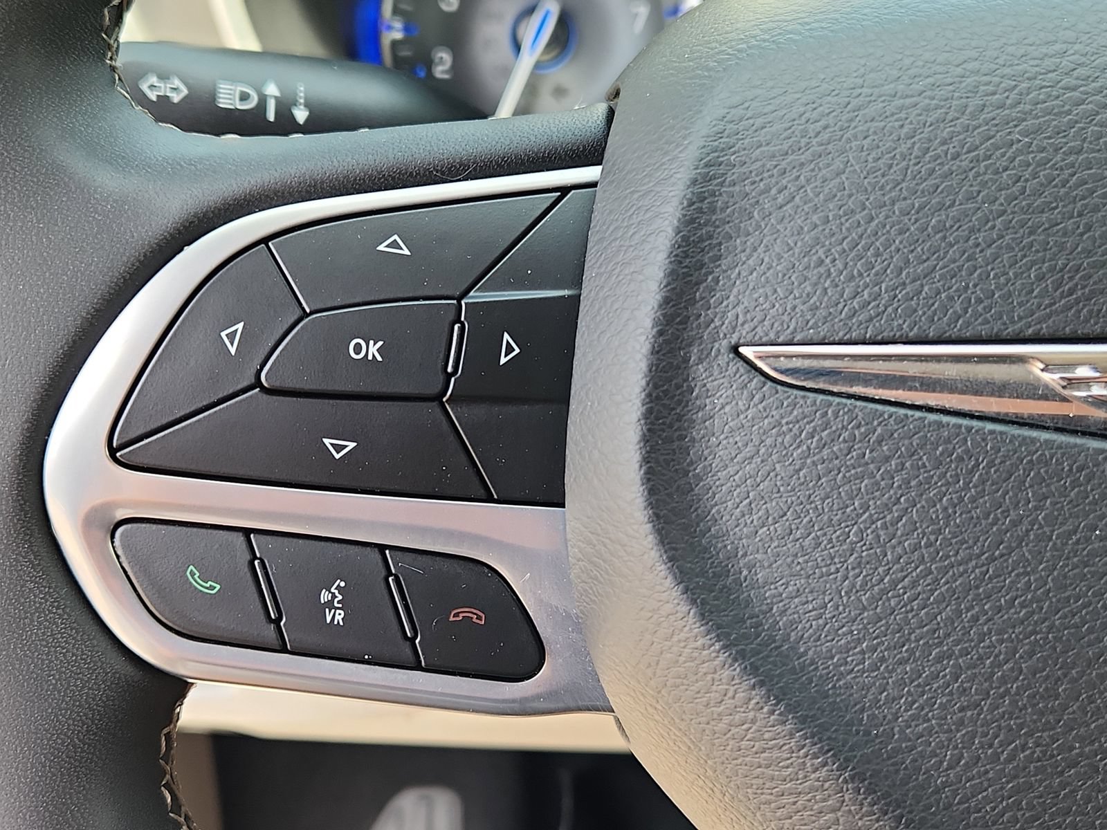 Used 2023 Chrysler Pacifica Touring-L FWD image 20