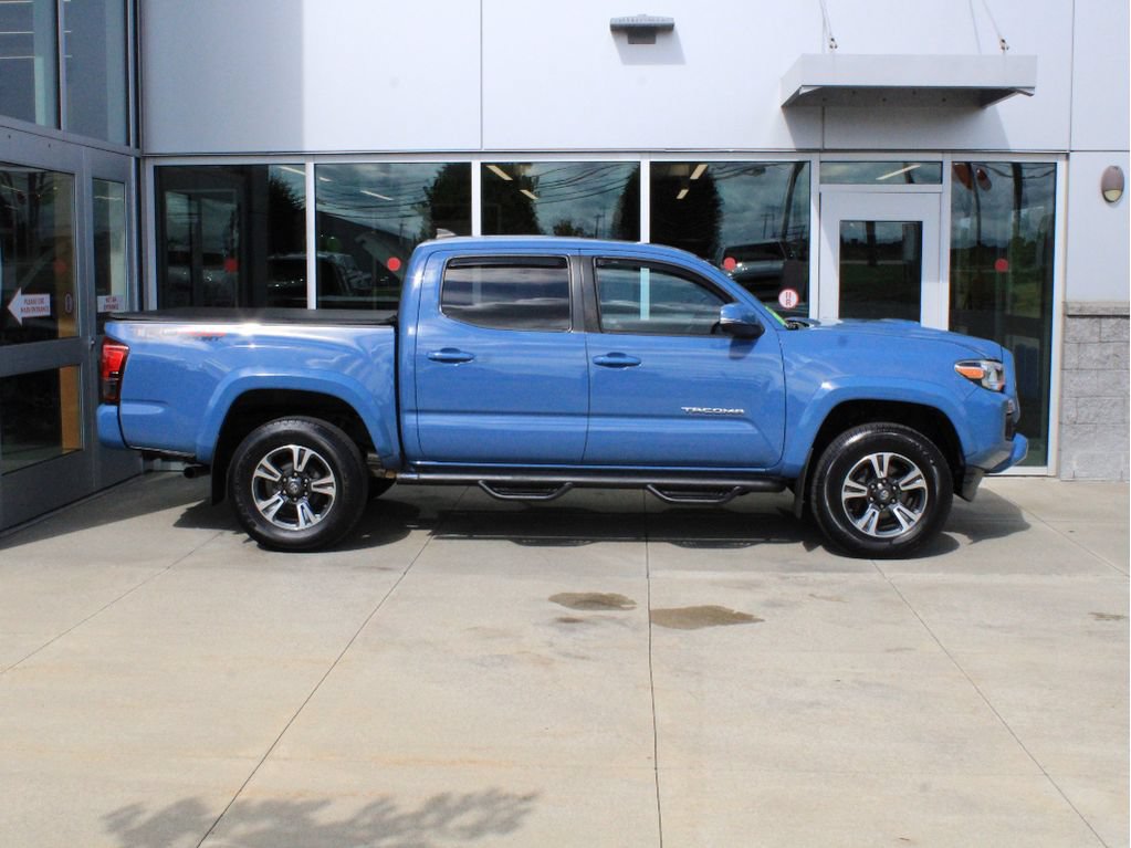 Used 2019 Toyota Tacoma TRD Sport AWD/4WD image 4