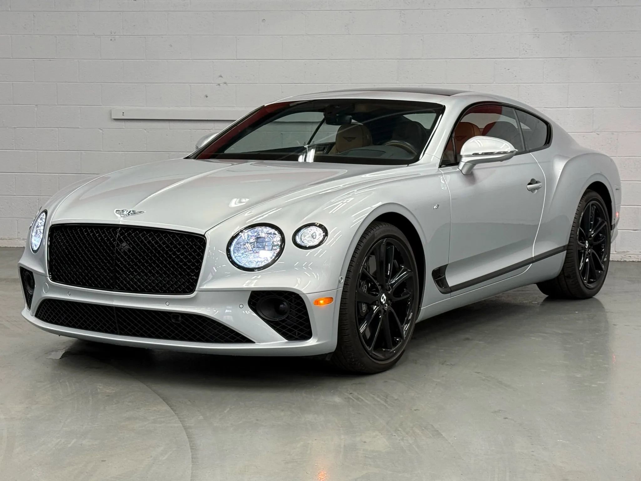 Used 2022 Bentley Continental GT image 2