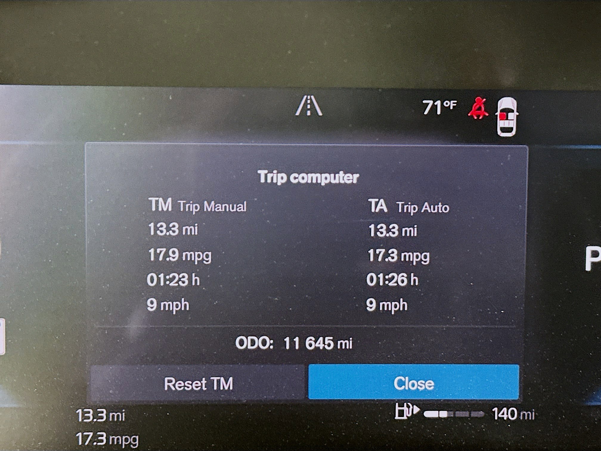 Used 2025 Volvo XC40 B5 Plus image 17
