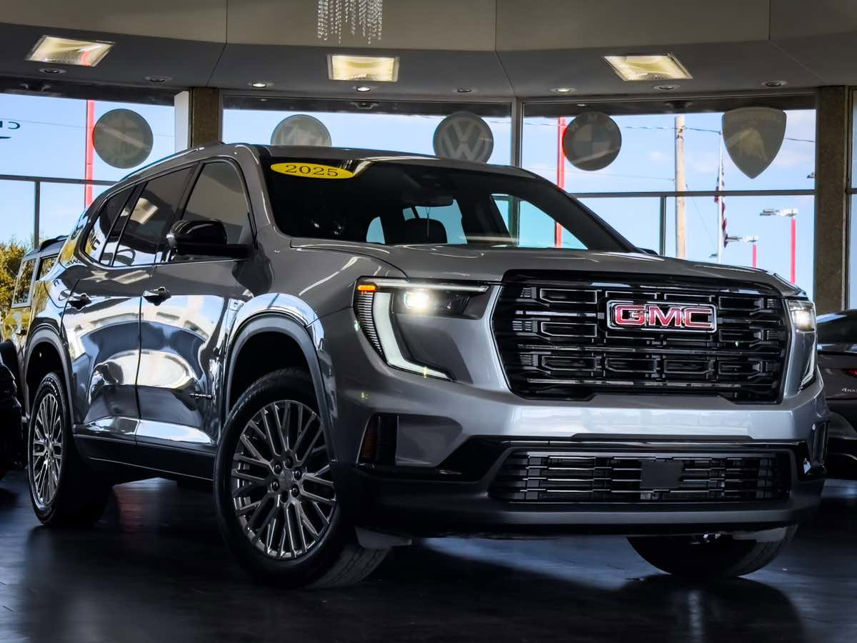 Used 2025 GMC Acadia Elevation w/ Black Edition image 1