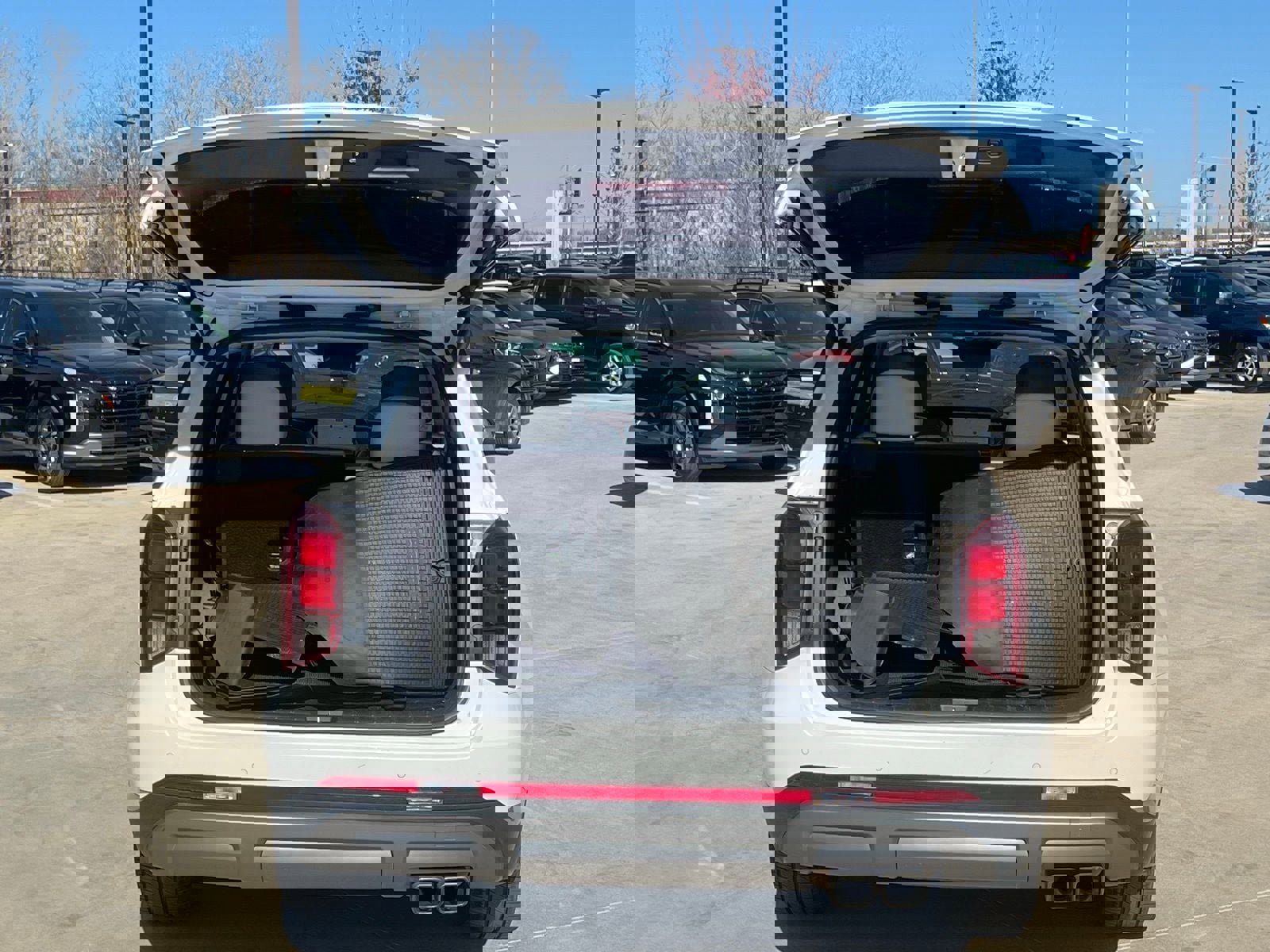 Used 2023 Hyundai Palisade Limited w/ Winter Package image 15