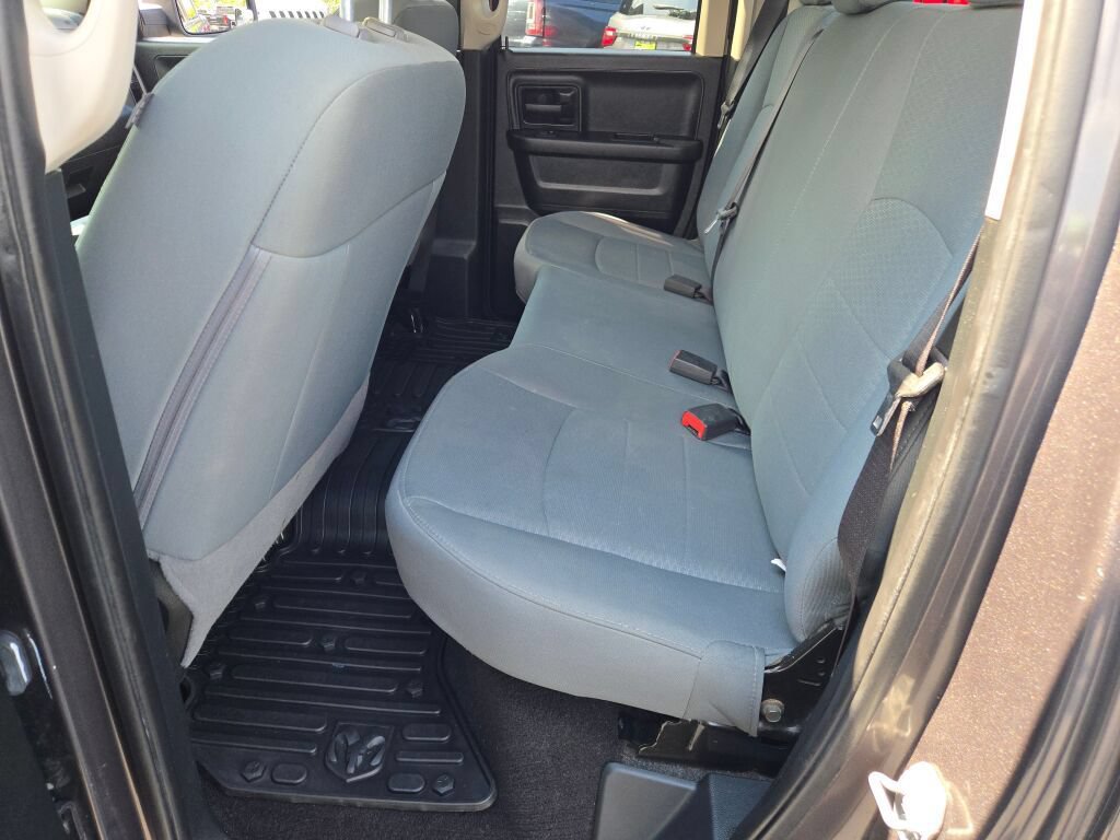 Certified 2018 RAM 1500 Express AWD/4WD image 20