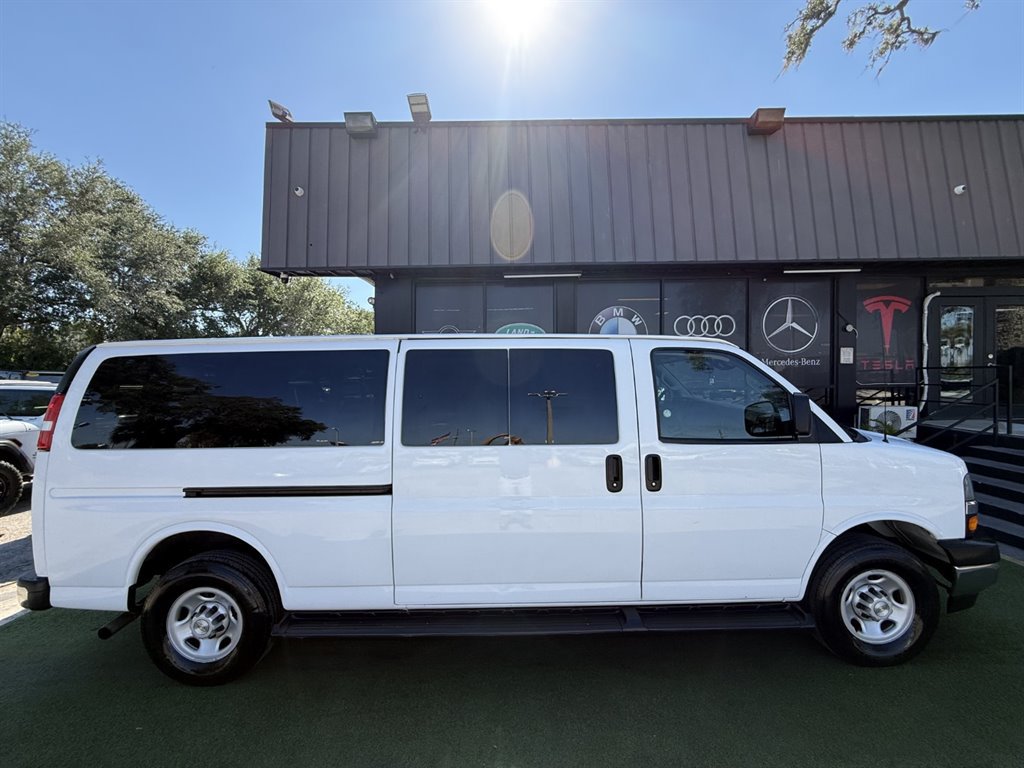 Used 2023 Chevrolet Express 3500 LT w/ LT Preferred Equipment Group RWD image 8