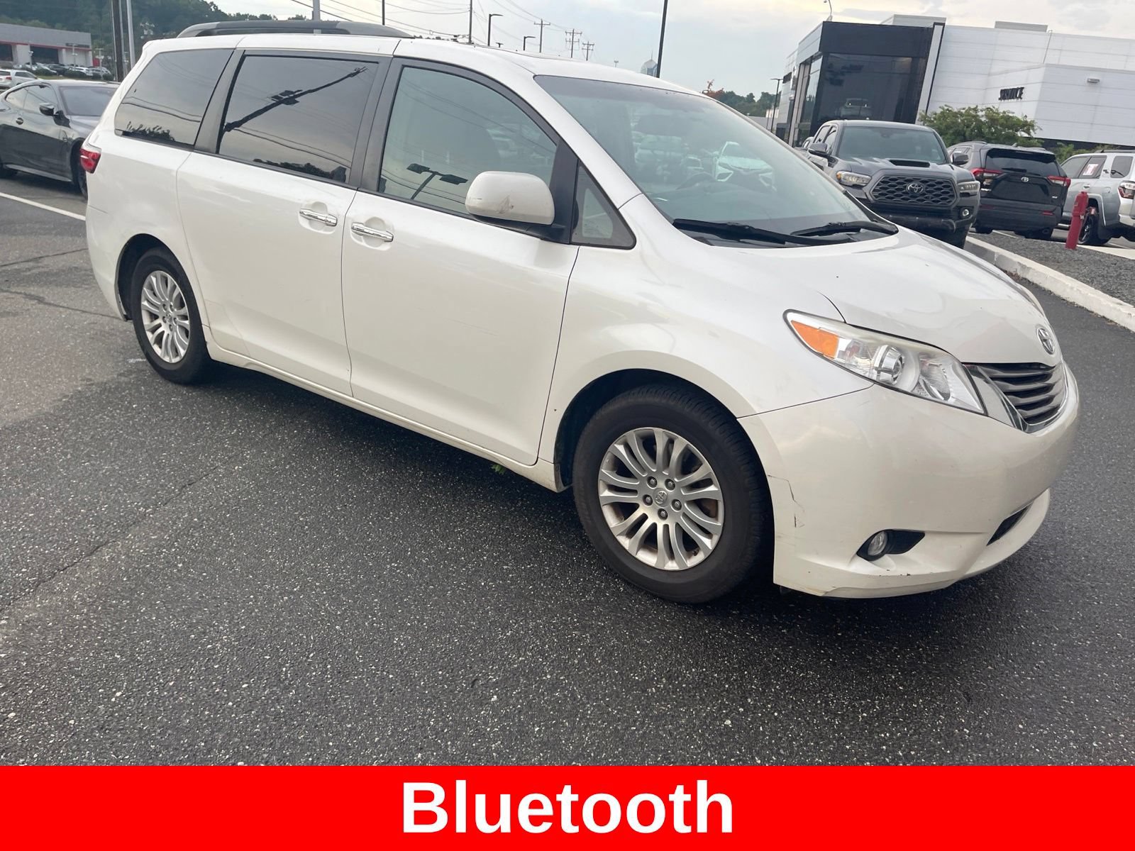 Used 2016 Toyota Sienna XLE FWD image 6