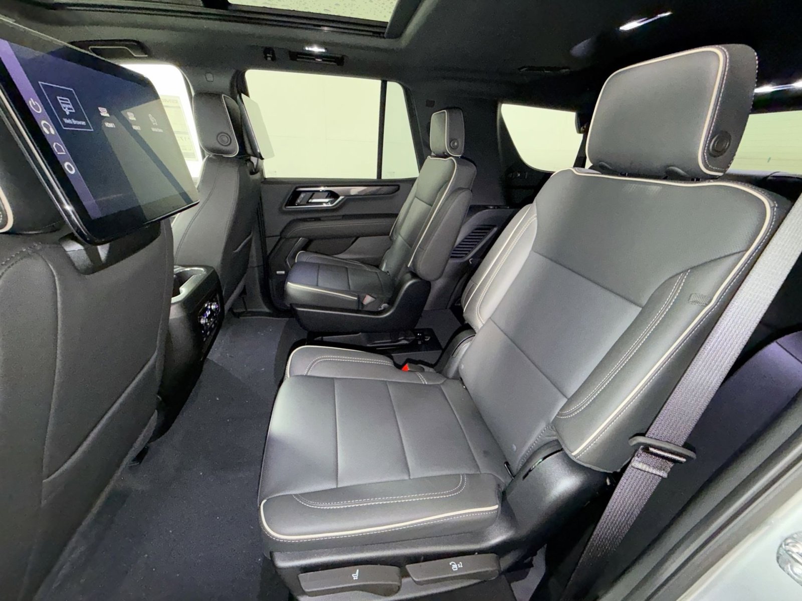 New 2026 GMC Yukon Elevation w/ Elevation Premium Package AWD/4WD image 18