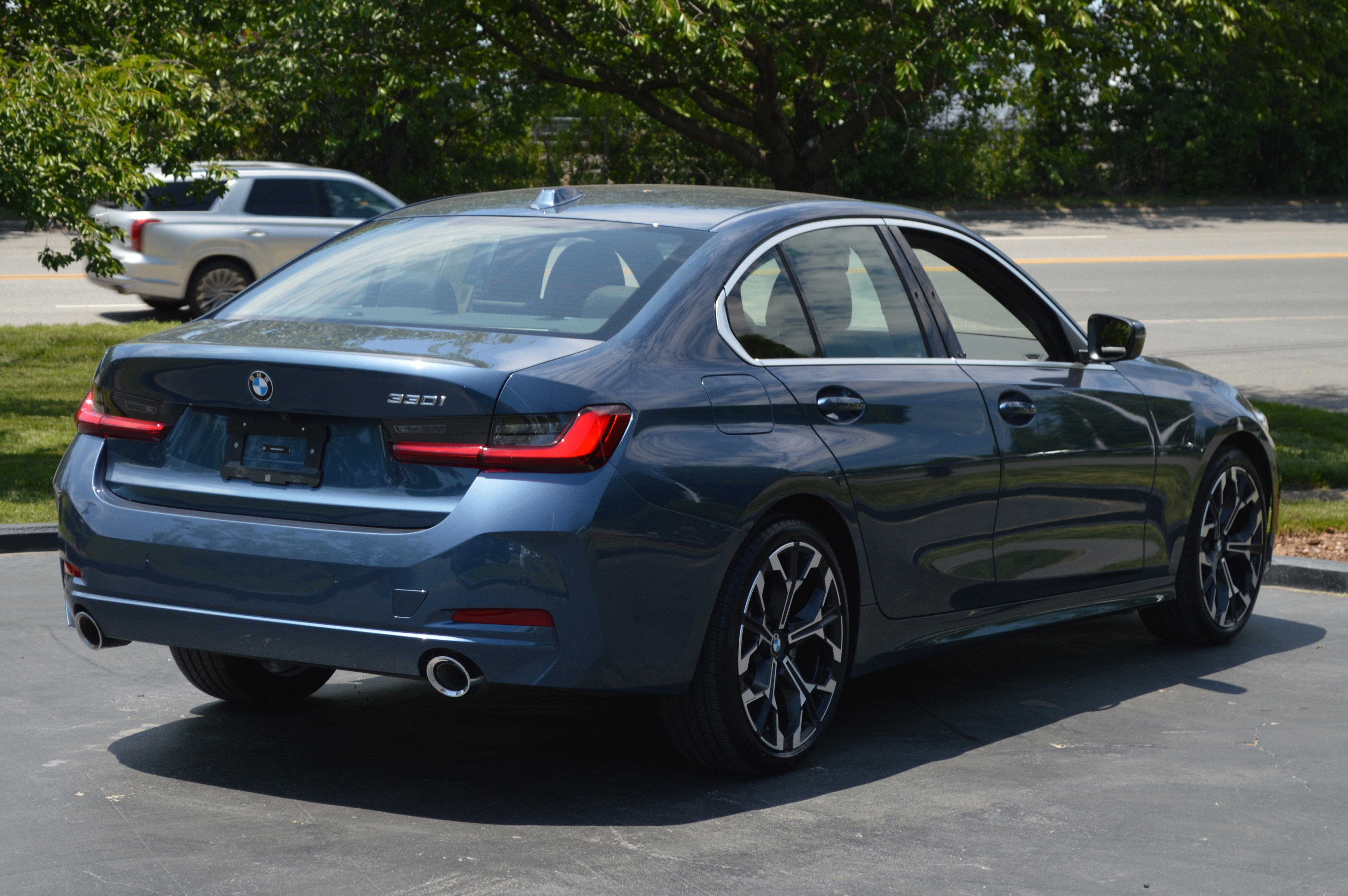 Certified 2025 BMW 330i Sedan RWD image 11