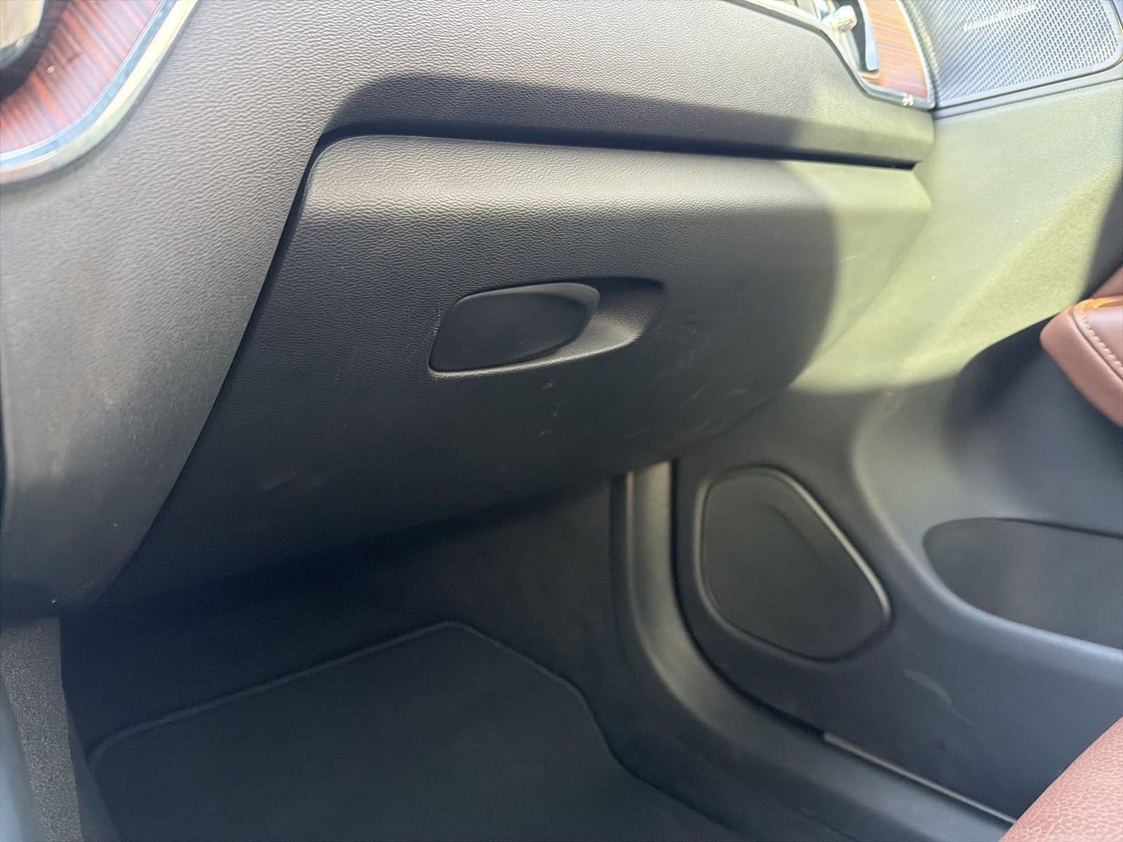 Certified 2025 Volvo XC60 T8 Plus w/ Protection Package Premier image 56