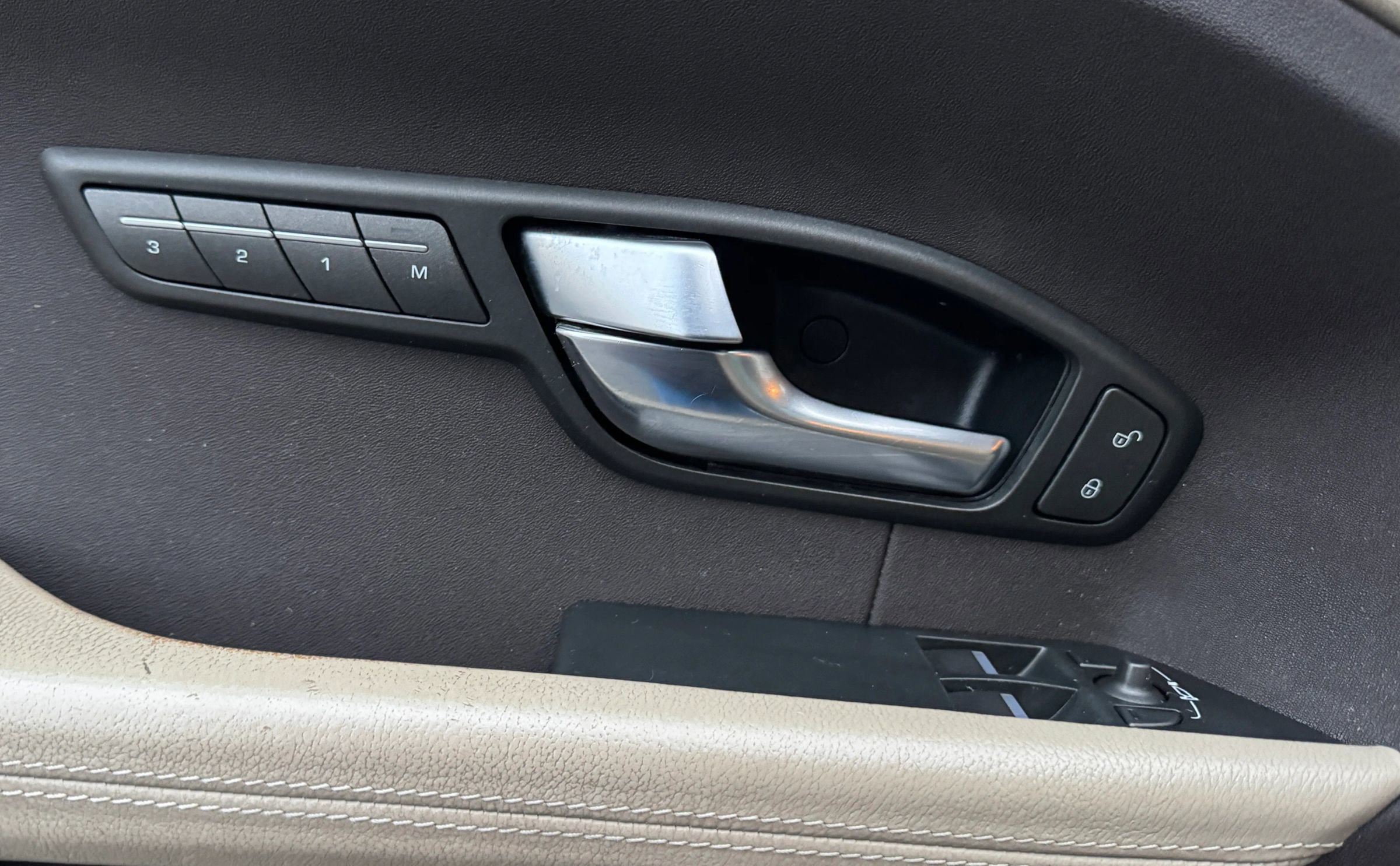 Used 2013 Land Rover Range Rover Evoque Pure Premium image 13