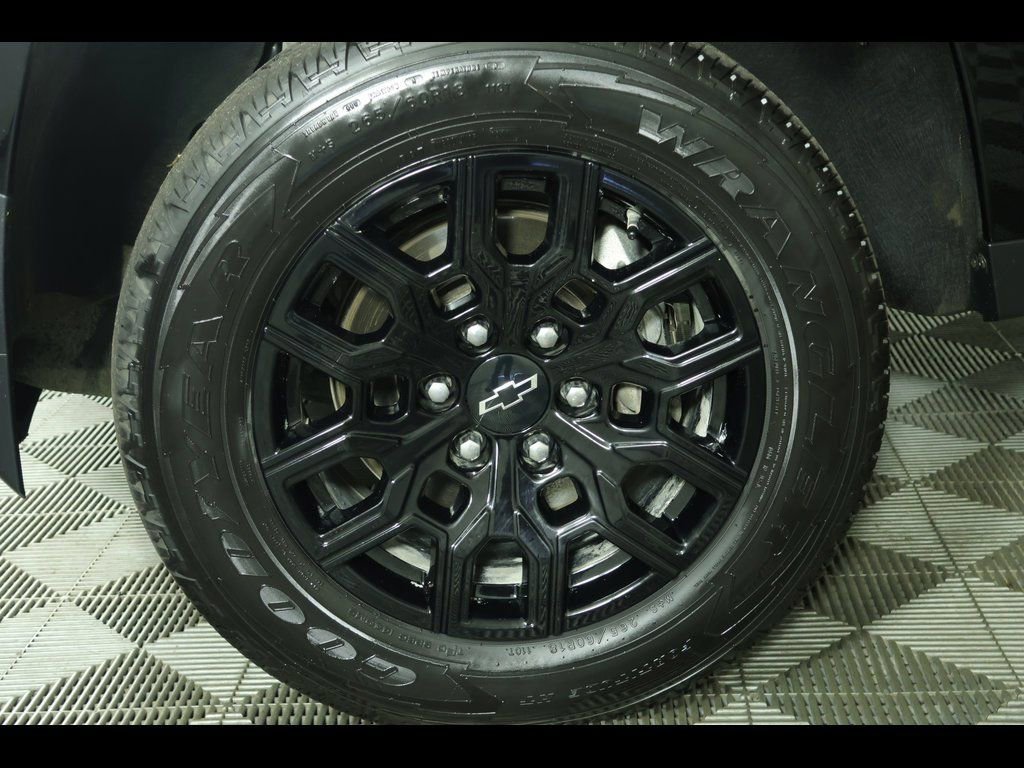 Used 2025 Chevrolet Colorado W/T w/ WT Custom Package image 5